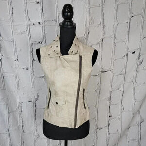 Daytrip Cream Sleeveless Vest